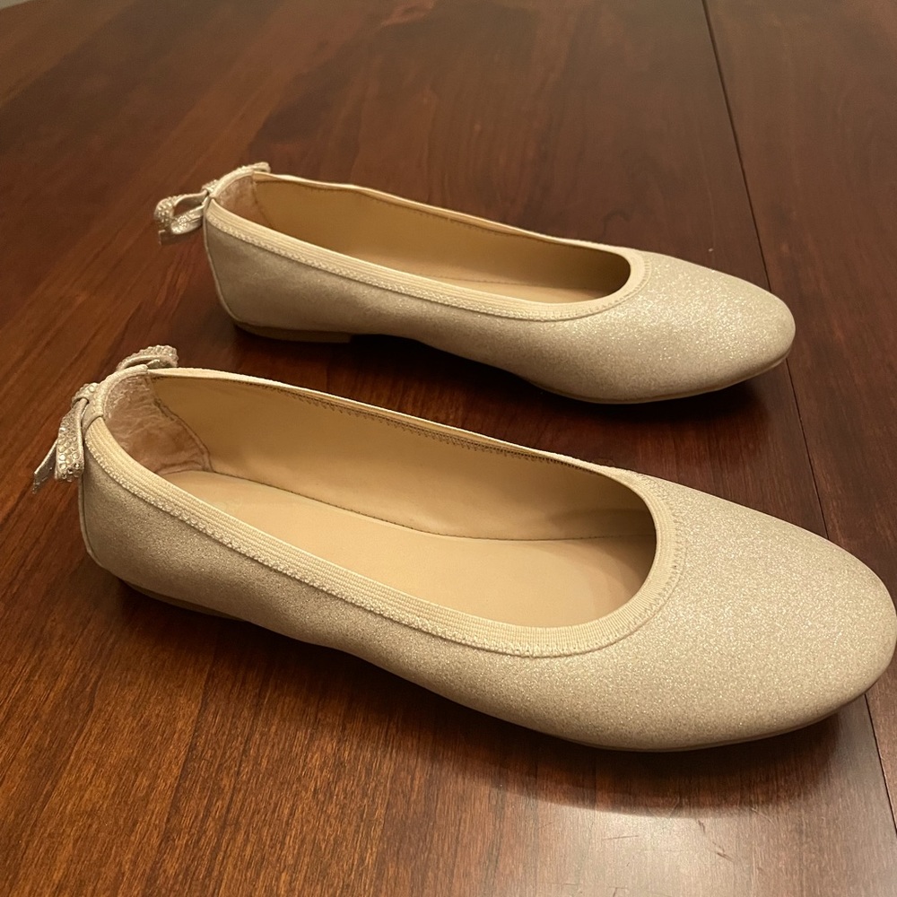 EUC Gianni Bini girls size 5 sparkly champagne dress shoes